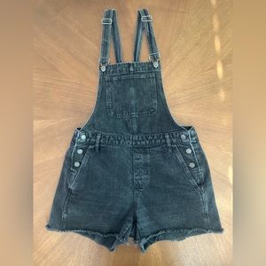 Madewell Overall Shorts in Black
